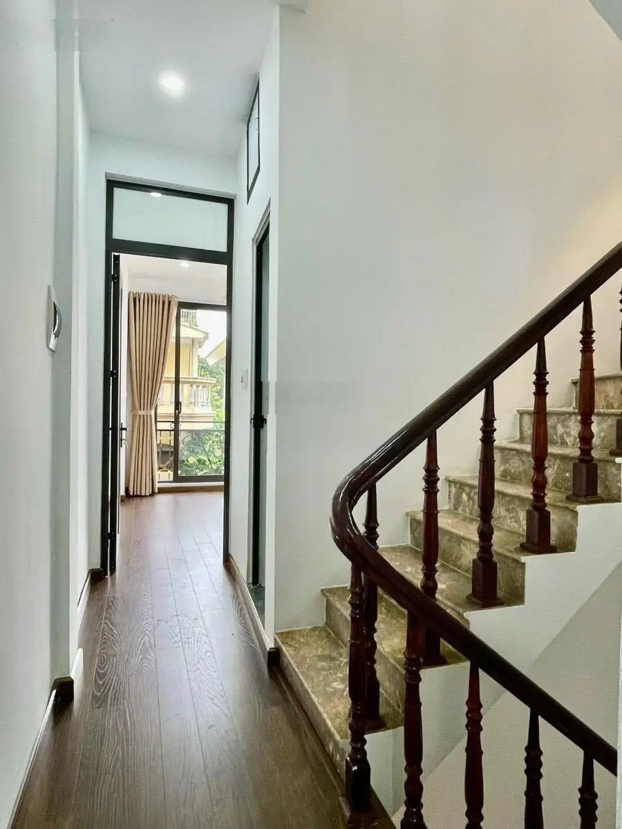 Bán nhà phố Cầu Giấy: Lô góc, ôtô, kinh doanh, gần phố, nhà mới. 42m2 x 4 tầng x MT 4m. Giá 7.8 tỷ