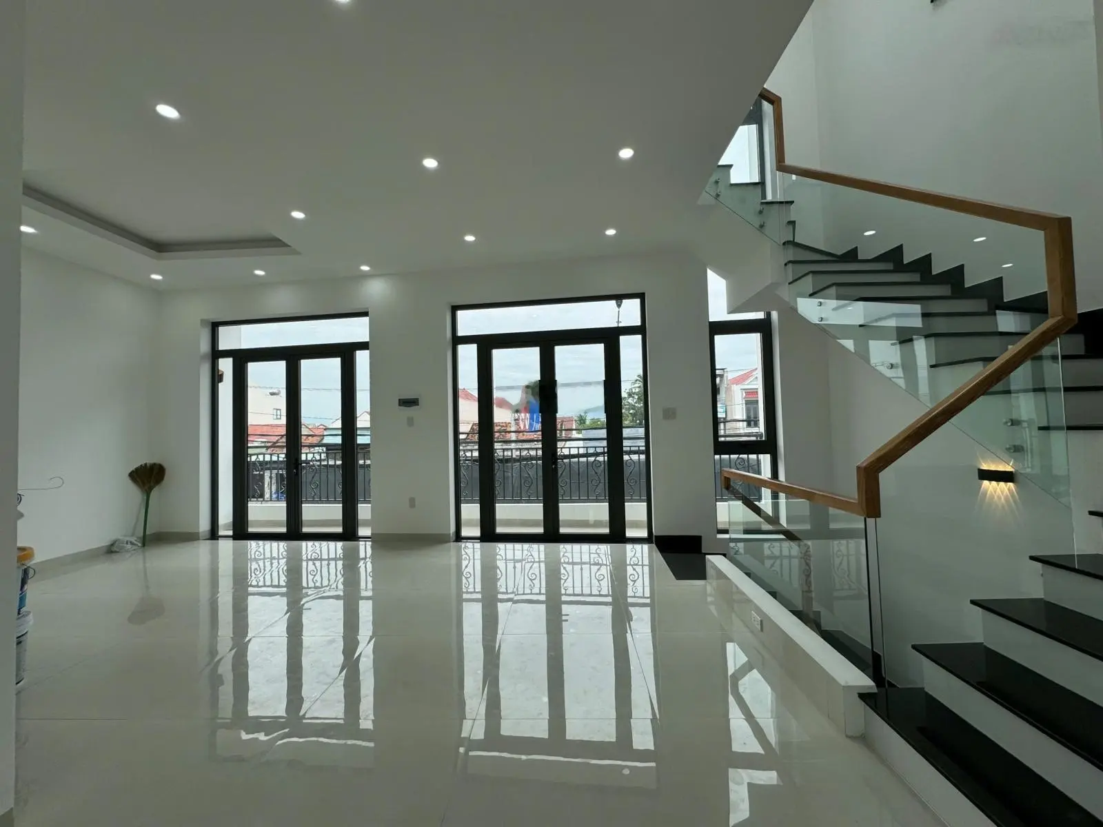 Bán nhà 3 tầng ngang 8,4m mặt tiền đường Hùng Vương - TT Diên Khánh( kinh doanh buôn bán)