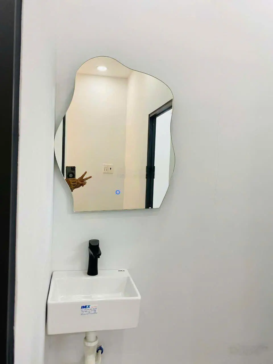 Nhà hiếm - 2 tầng 2 phòng 2 WC - sổ hồng riêng - hoàn công đủ - Ngân hàng hỗ trợ vay
