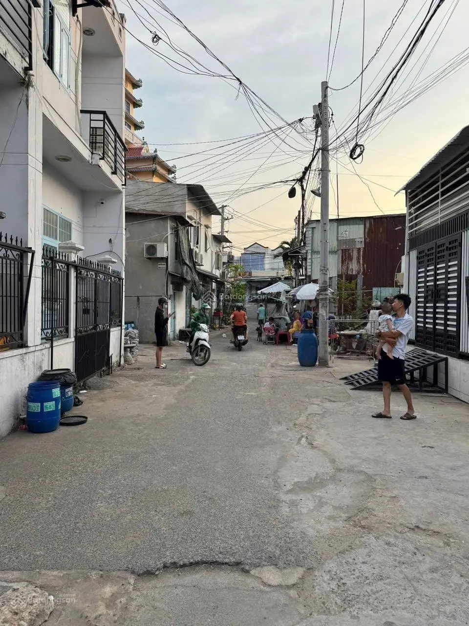 Chủ giảm 200 triệu còn 4 tỷ 300 bán nhà đẹp full nội thất 2 tâng vào ở ngay tại linh xuân thủ đức.