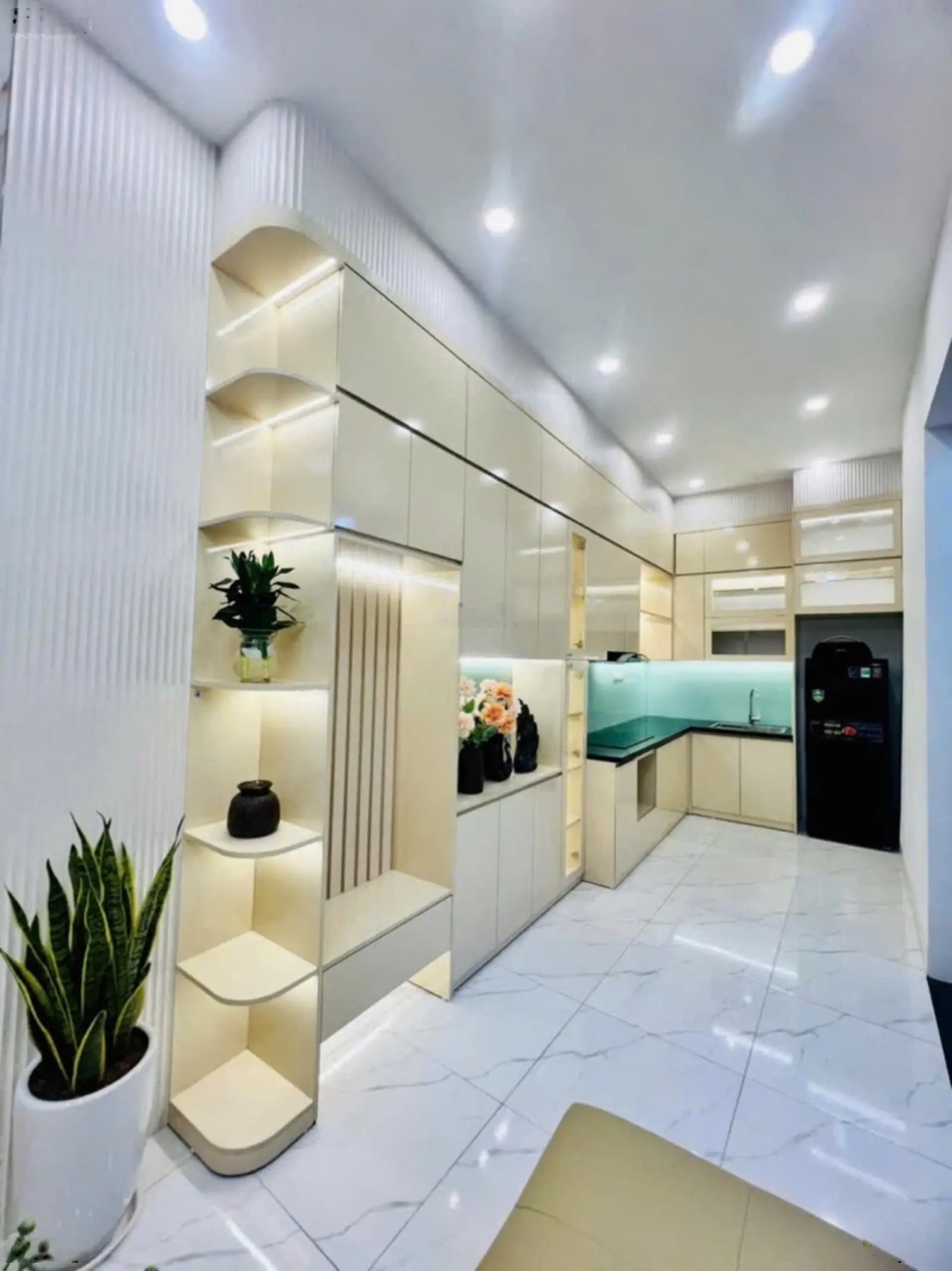 Vip - hoàng mai: bán nhà siêu đẹp: 40m - mt: 9m - nội thất cực đỉnh - giá cực tốt.