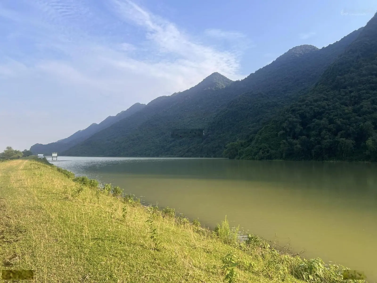 YÊN THUỶ - HOÀ BÌNH. Cách HN 2h lái xe, chỉ 80km, mảnh vuông giáp hồ sinh thái.