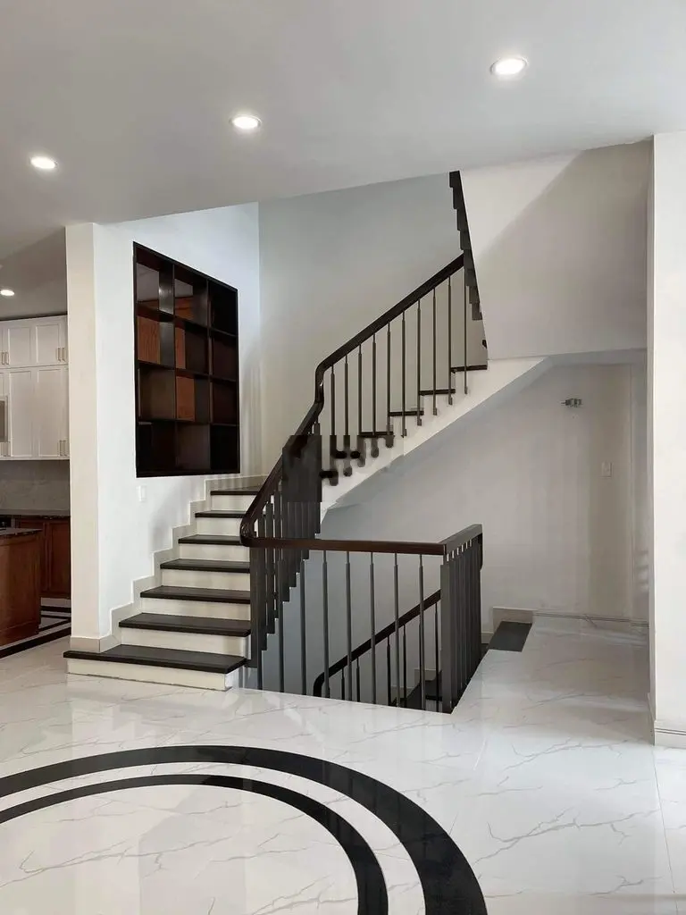 Bán nhà 3 tầng giá 6,8 tỷ, diện tích 60 m2, tại Dương Quảng Hàm, phường 5, quận Gò Vấp