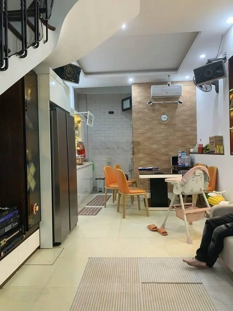 Nhanh còn kịp - 3 tầng - 4 pn - xe hơi ngủ trong nhà. DT: 65m2 chỉ 6,2 tỷ