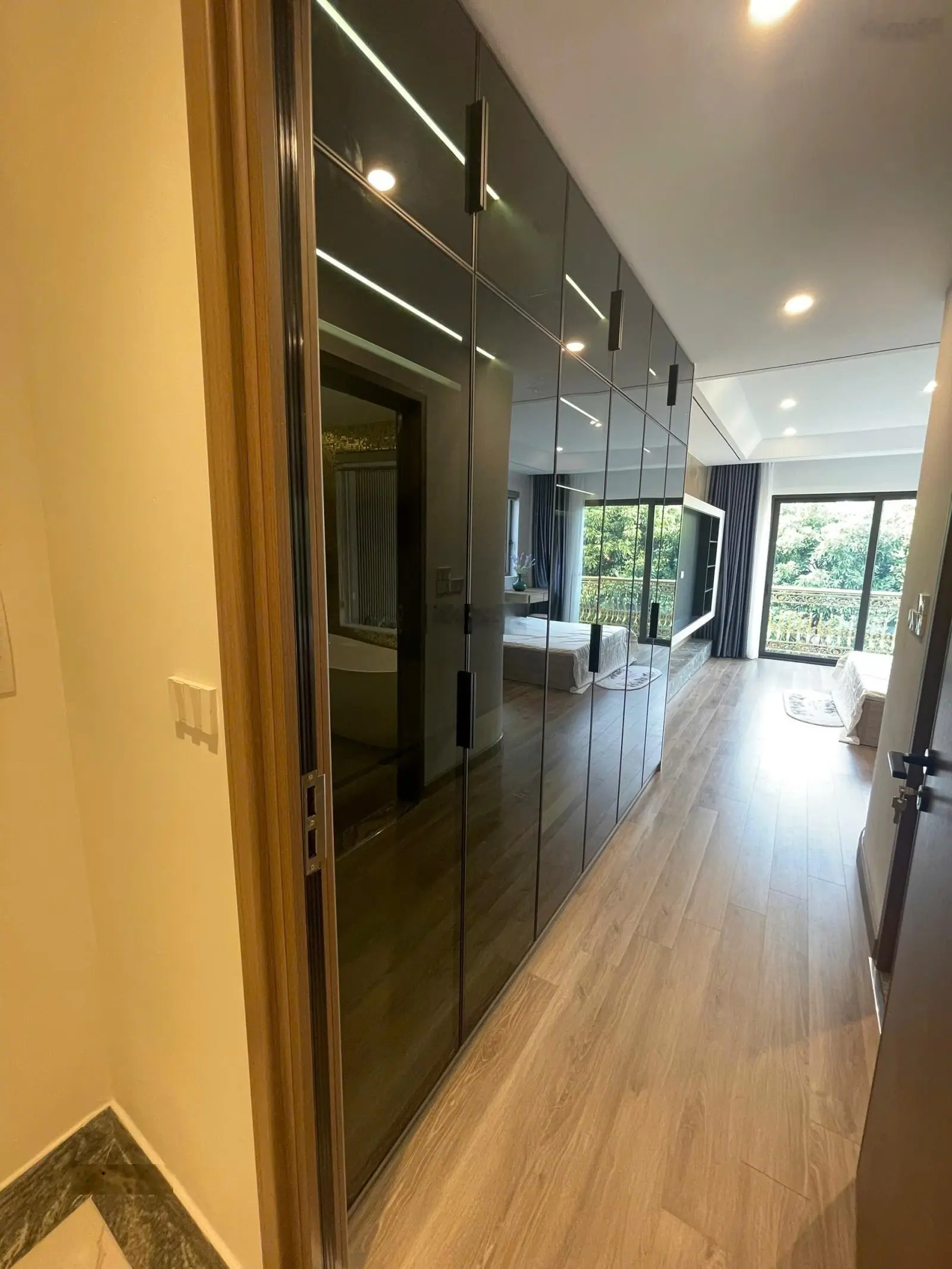 Phố trạm long biên 50m2 5 tầng mới giá đầu tư