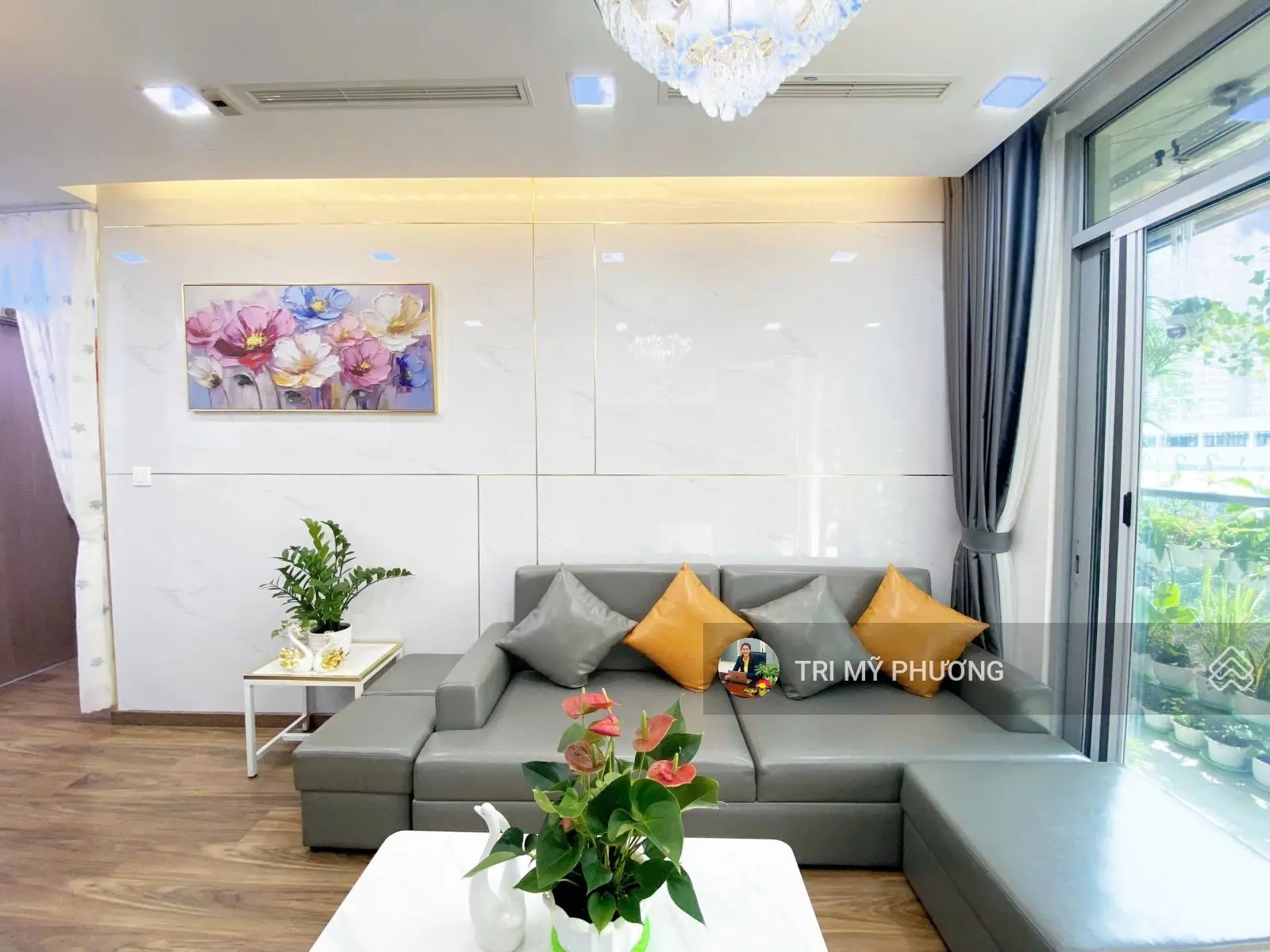 HÀNG HOT!Đã có sổ hồng riêng, bán nhanh căn hộ 1PN, full nội thất, Vinhome Central Park, vào ở ngay