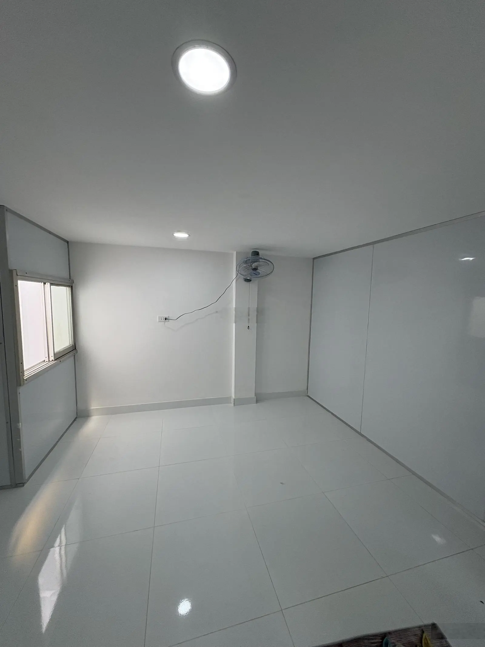 Nhà Trệt Lửng Gần Vincom Dĩ An. Bao Gồm 2 Phòng Ngủ- 2 WC. DT: 56.6M2. Đường 4M. Giá: 2.5 Tỷ TL