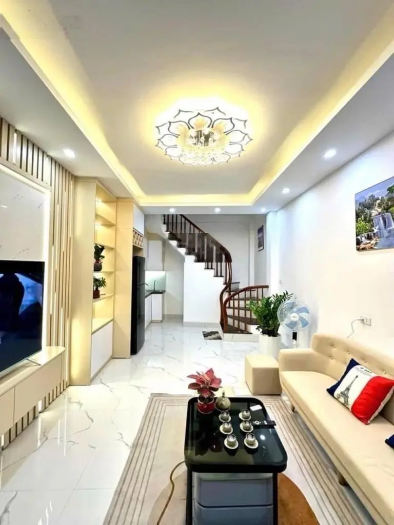 Nhà xây mới cứng độc lập - mặt sau view sân chung cư - thoáng vĩnh viễn sổ nở hậu hoàn thiện full