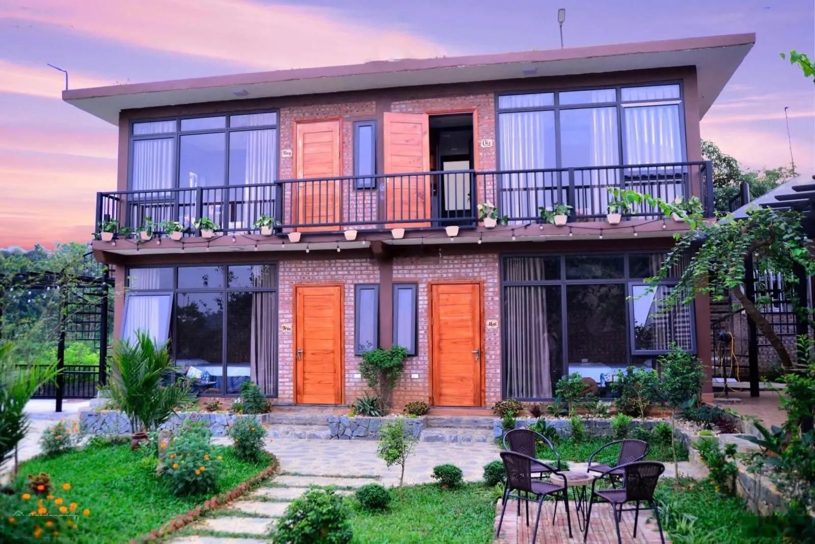 Chính chủ cần bán Villa Laifarm Vân Hoà, Ba Vì, Hà Nội, 2220m2, sẵn dòng tiền kinh doanh homestay