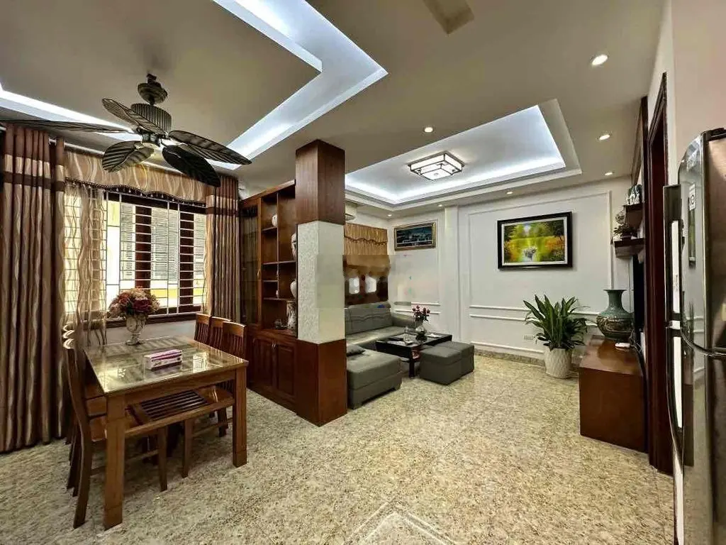 Ô tô đỗ cổng nhà siêu đẹp 43 m x 5 tầng -5 ngủ phố tôn đức thắng sổ a4