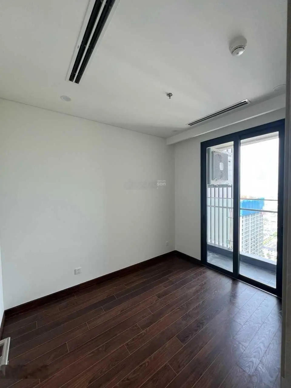 Bán lại căn hộ 2N2WC (62m2) tòa B mới nhận nhà