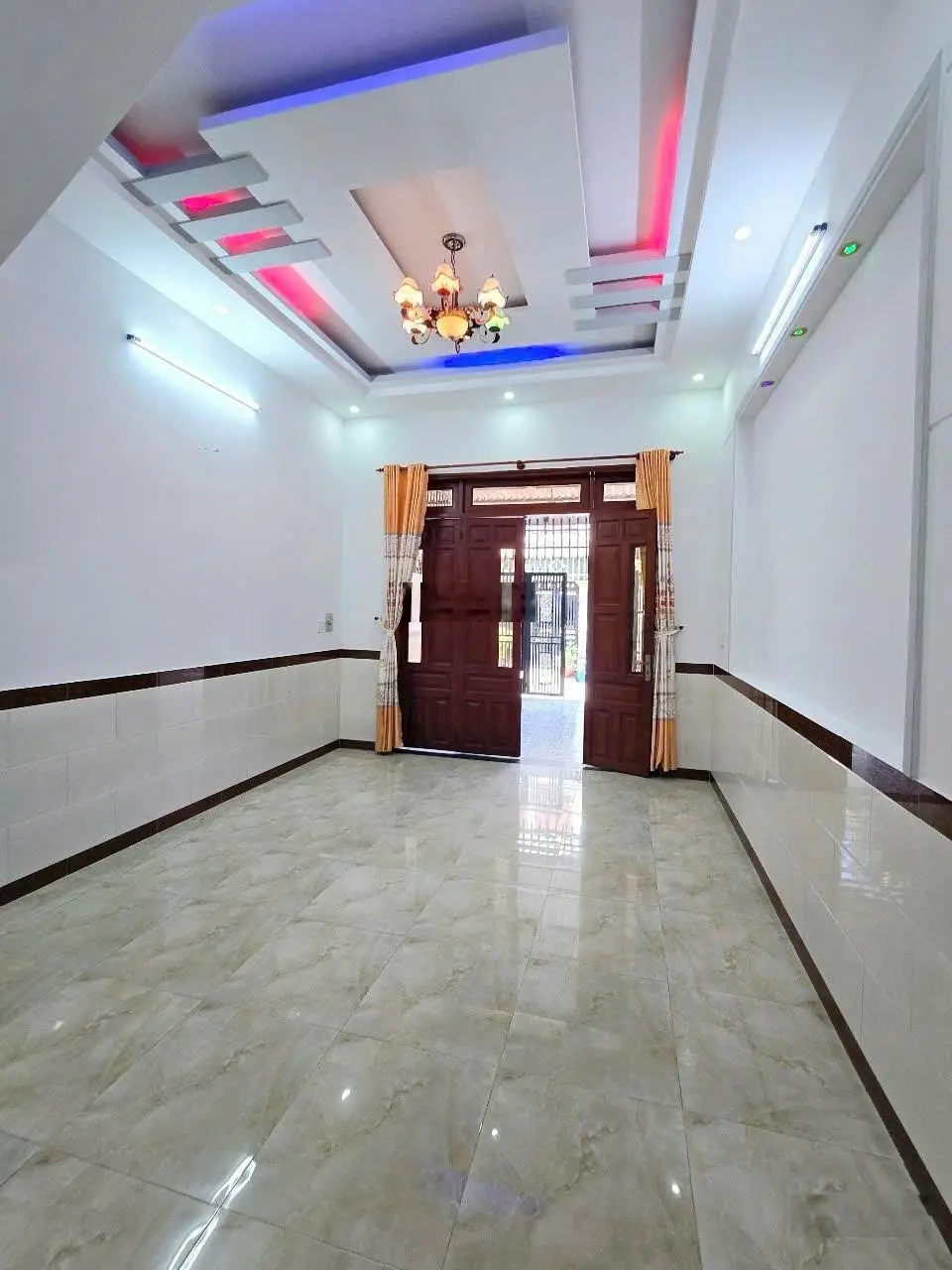 Chủ cần bán nhà trệt 1 lầu p. đông hòa, dĩ an. dt(4,3 x 22,3m). nhà gần trường học cấp 1,2.thổ 100%
