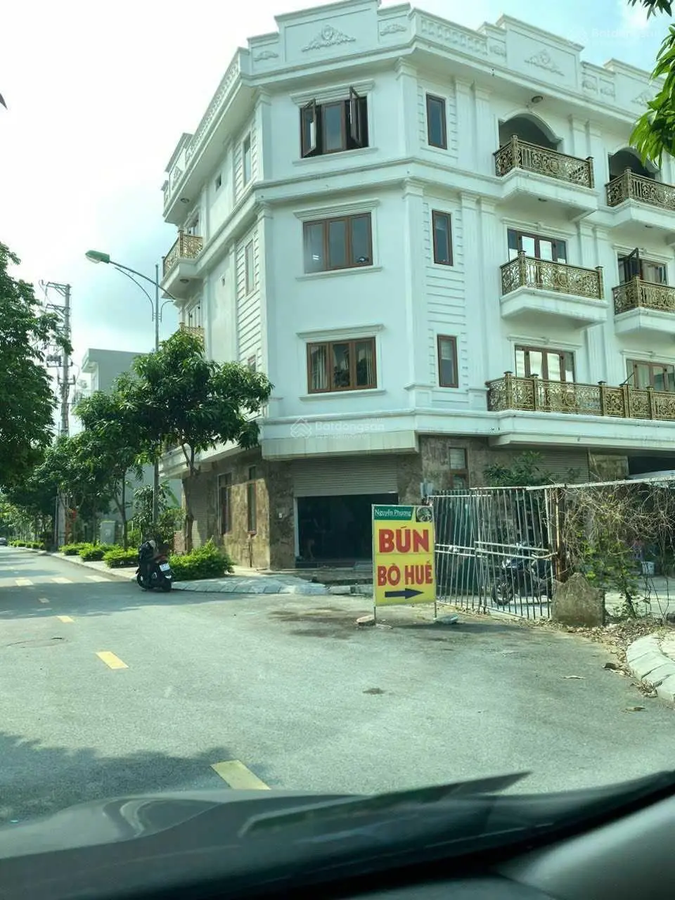 Chính chủ cần bán lô góc 298m2 MT 33m siêu đẹp siêu vip vài bước chân ra đường QL 32 giá tốt nhất
