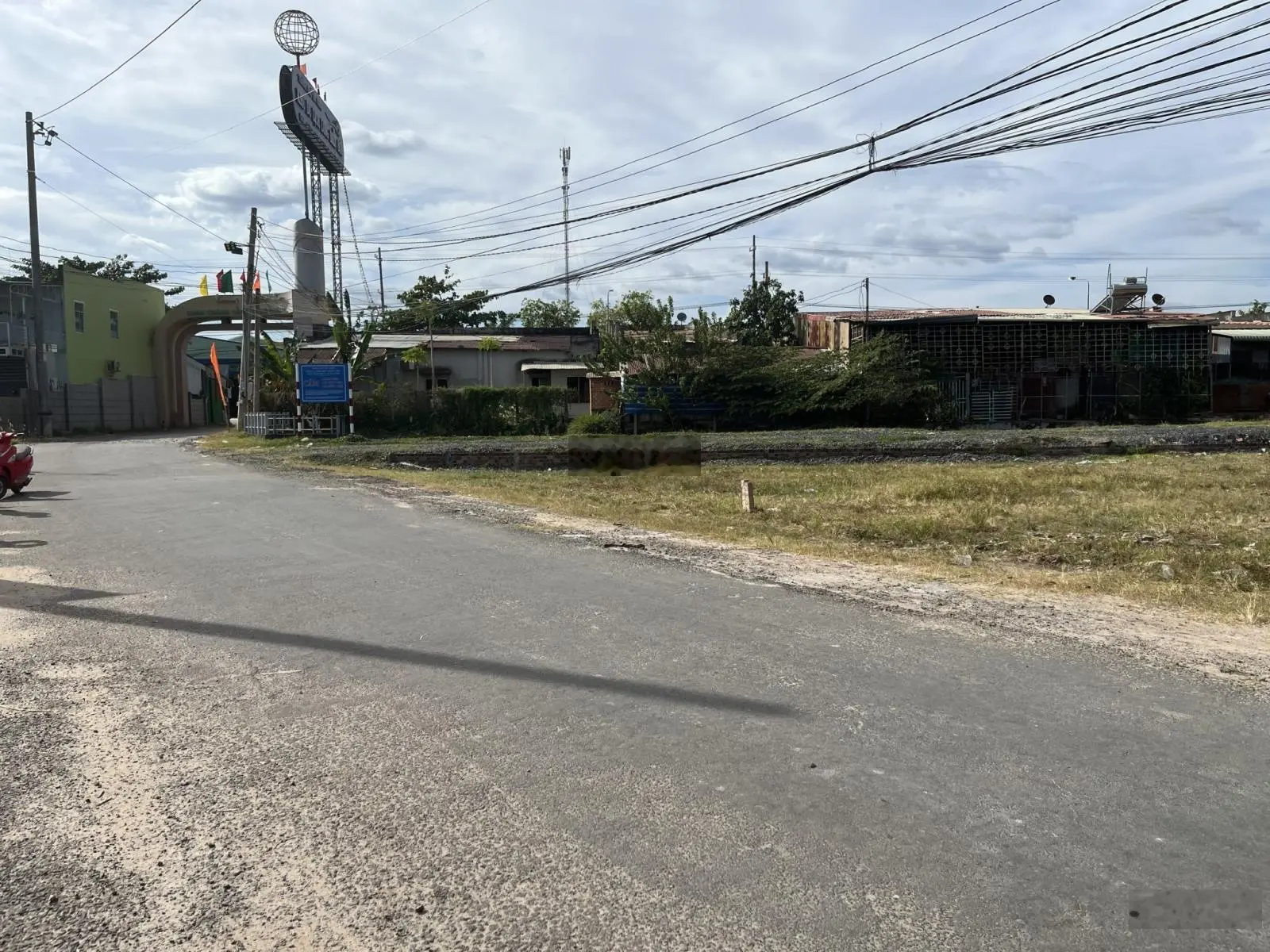 Bán lô đất nằm trên đường Trần Phú, khu phố Ninh Thành, sát bên VinCom, DT 11x28,5m