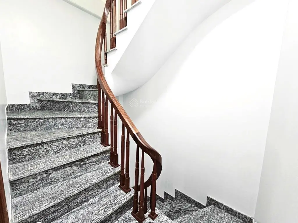 Bán nhà dân xây phố Quốc Tử Giám, mặt tiền rộng, ôtô 7 qua nhà, 40m x 5 tầng, nhỉnh 6 tỉ