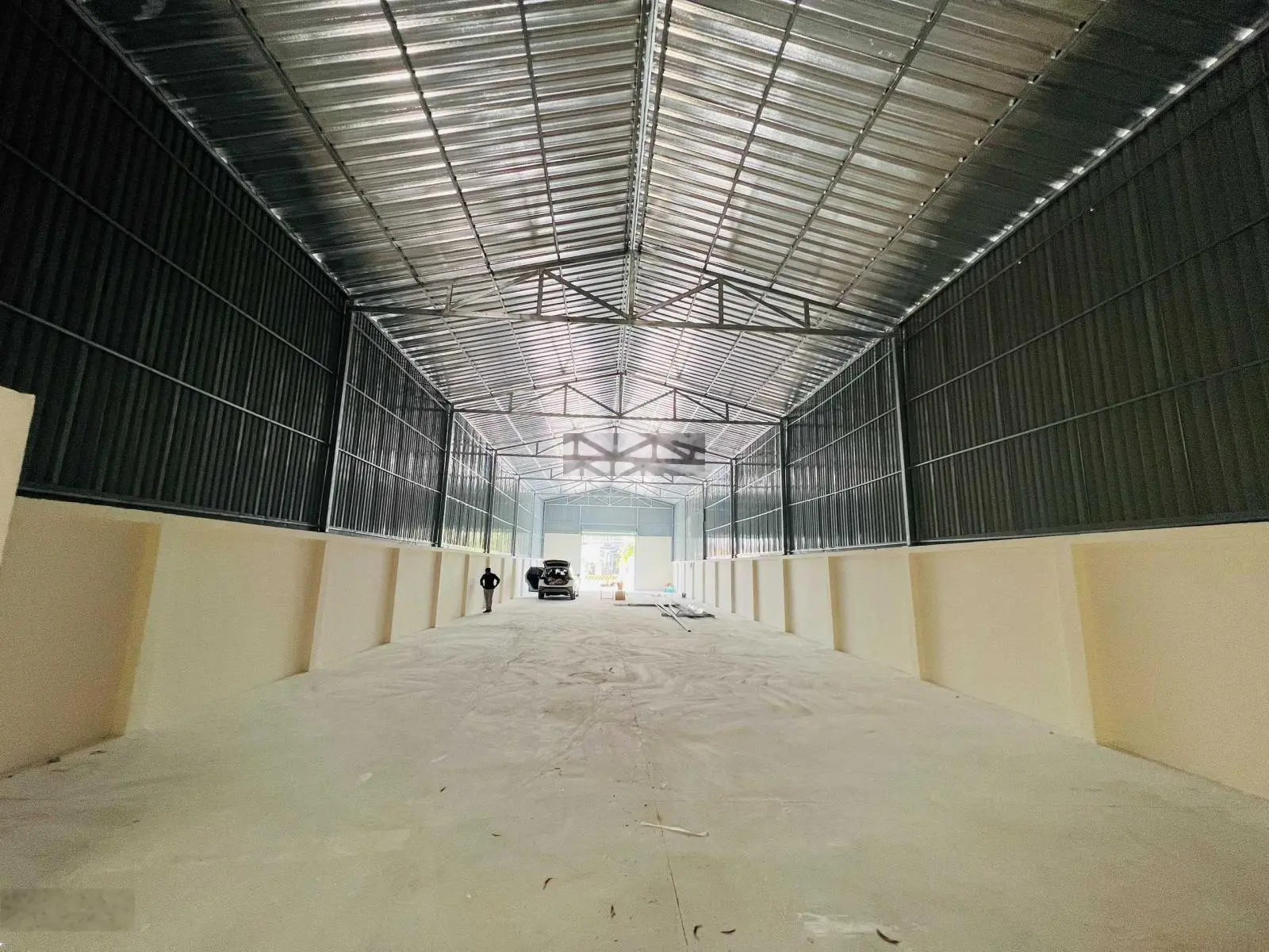 Tôi cần bán xưởng ngay mặt tiền Quốc Lộ 13 giảm từ 10 tỷ còn 8 tỷ, đang cho thuê 21tr/th