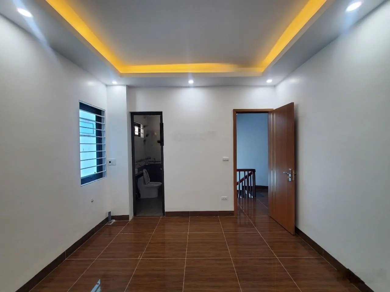 Gấp gấp nhà phố Vũ Ngọc Phan 50m 5 tầng MT4m chỉ 14,9 tỷ lô góc ô tô KD