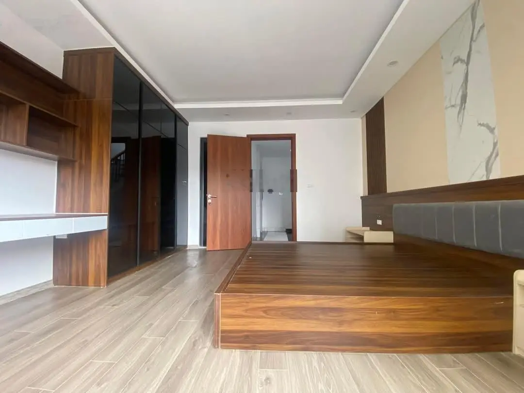 Đội Nhân, Ba Đình. DT 35m2 x 6 tầng, MT 4,3m, giá 9,6 tỷ. Thang máy, phân lô, 20m ra ô tô đỗ