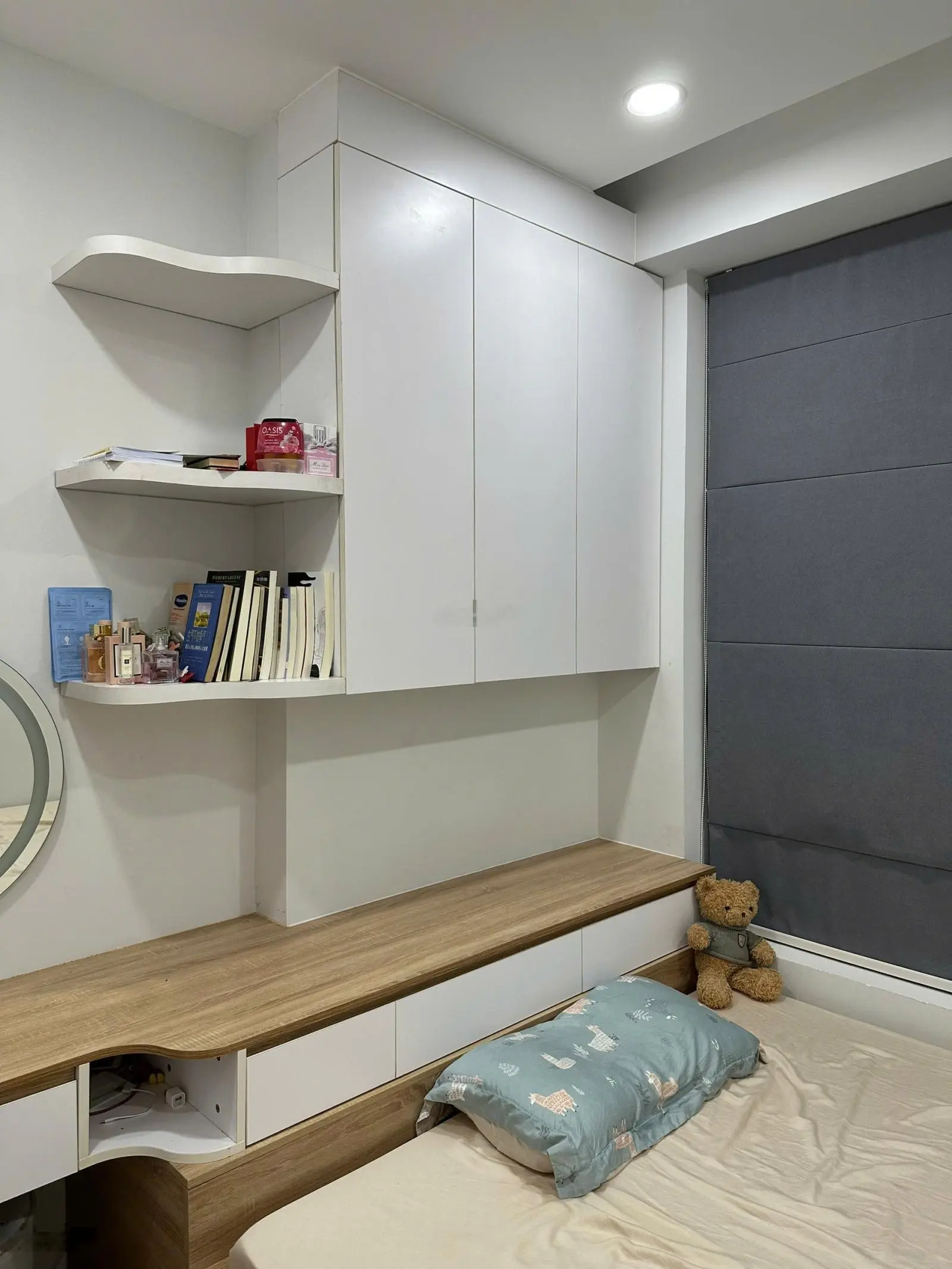 Bán gấp căn 2PN1WC - full nội thất đẹp. Giá 1ty4 bao hết thuế phí sang tên. Sổ hồng riêng