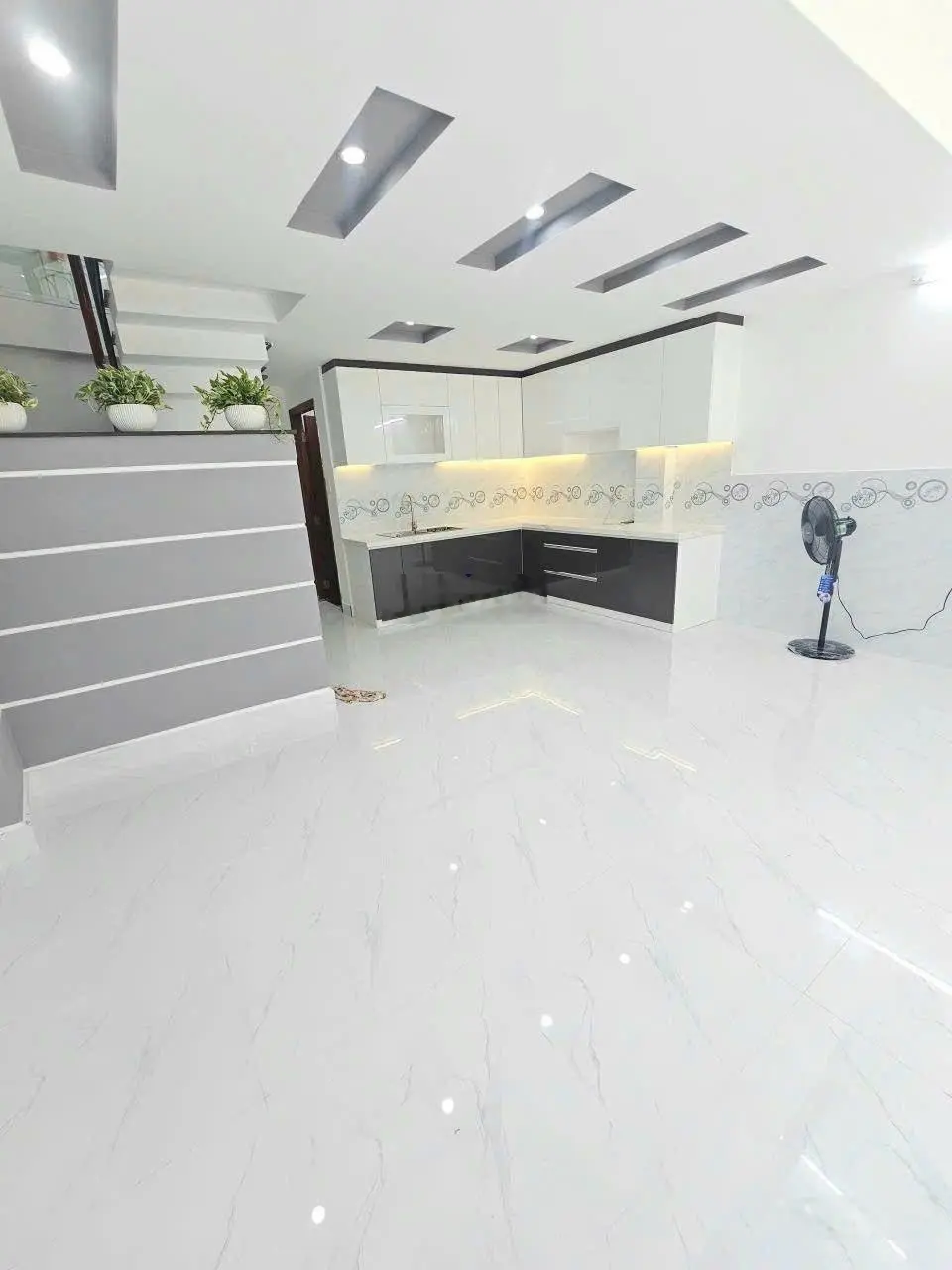 Nhà 4 tầng 44.8m2 ôtô ngủ trong nhà, ngay nhà thiếu nhi quận, chỉ 5.86 tỷ
