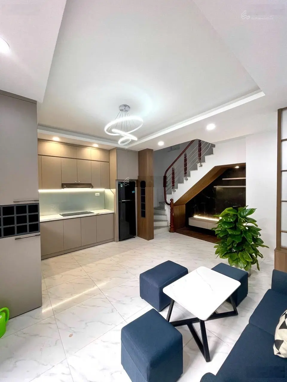 Tôi chính chủ cần bán nhà phố - Đại La - 30m2 ngõ 3m - sân trước nhà để 50 xe máy - lô góc 3 thoáng