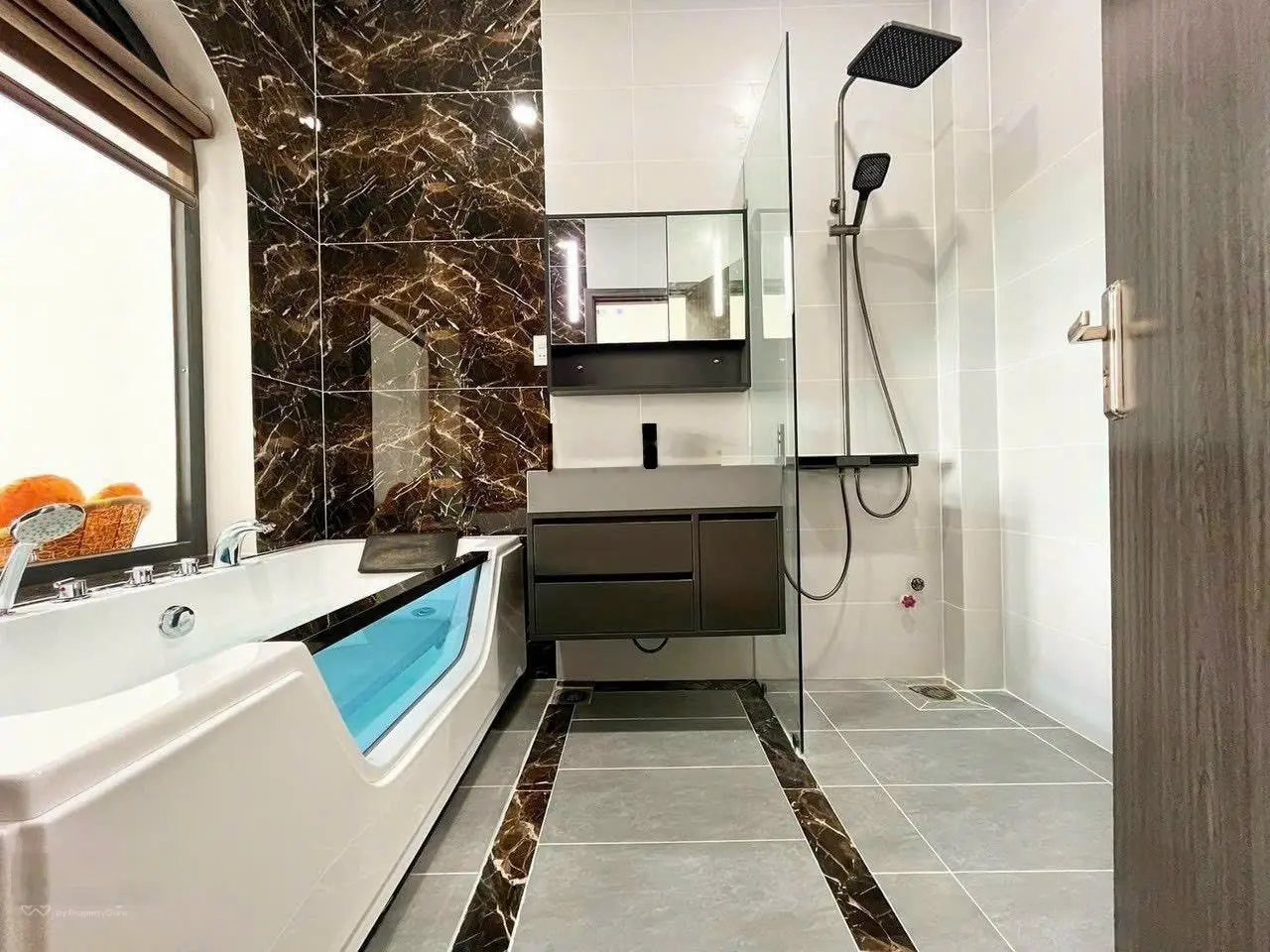 Bán nhà tặng nội thất, SHR đã hoàn công