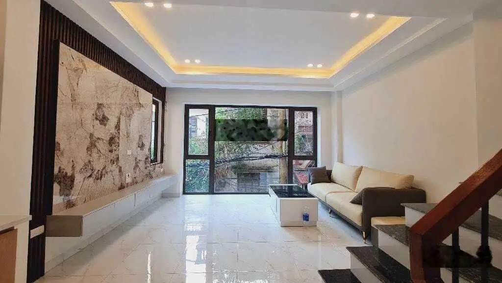 Bán nhà 33m2 5 tầng Ngô Gia Tự, sân rộng. 5m ra ô tô tránh. 100m ra Ngô Gia Tự, 4,65 tỷ