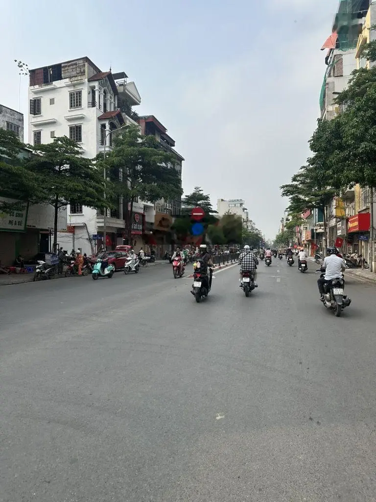 - Tôn Đức Thắng - Đống Đa - Vị trí cực đẹp - 7 tầng thang máy - Vài bước chân ra mặt phố