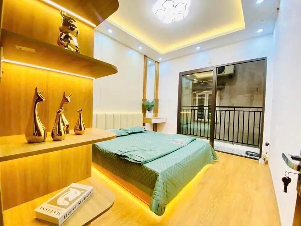 Nhà gốc đề, minh khai. đẹp long lanh, khách chỉ việc xách vali về ở. 48m2 x 4 tầng.