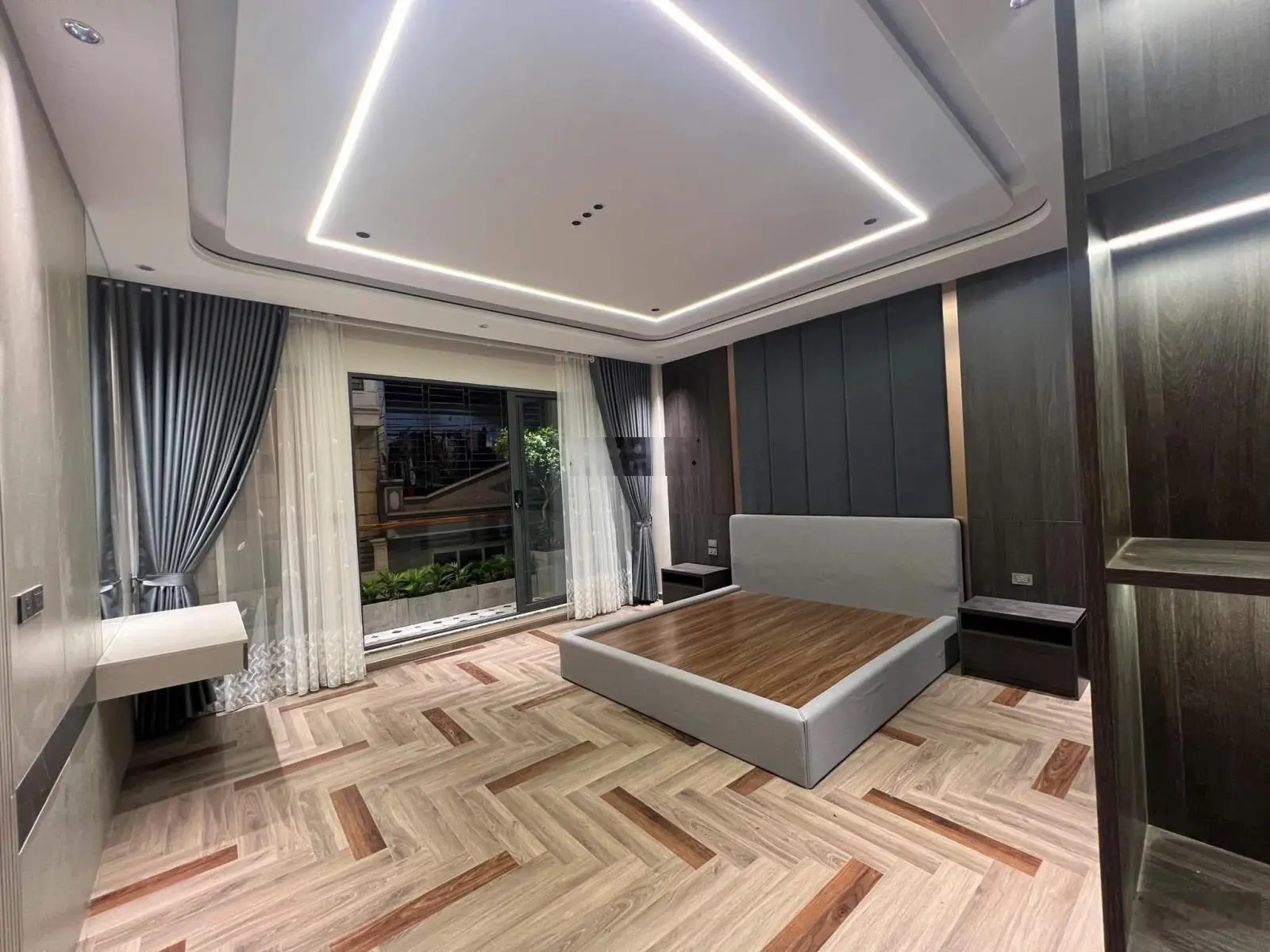 Nguyễn Văn Cừ 100m2, 8 tầng thang máy MT 5m ô tô 7 chỗ vào nhà ngõ thông cách mặt phố 15m