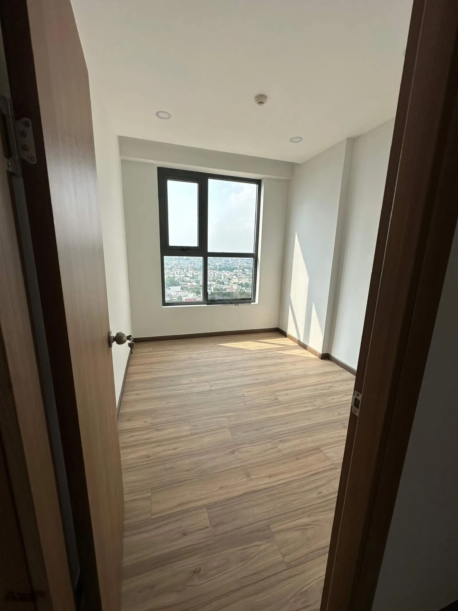 Siêu hot, Bcons Plaza 48m2, 2PN đẹp như căn góc mà giá rẻ hơn gần 200tr, chỉ 1 tỷ 670 bao thuế phí