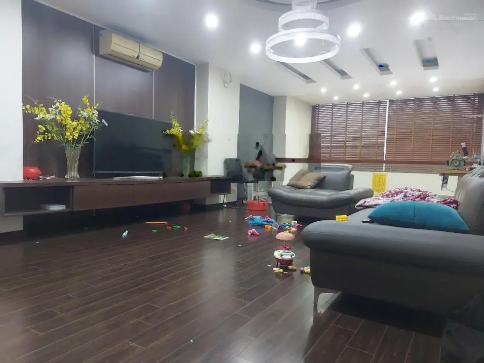 Chính chủ bán nhà Thạch Bàn 50m2x5T MT: 4.2m vuông vức, ô tô tránh đỗ, gần chợ Thạch Bàn giá 11 tỷ