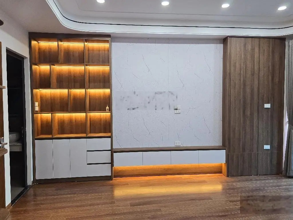 Bán nhà phố Đàm Quang Trung. Hàng xóm TTTM Aeon Long Biên. Nhà 6 tầng. Gara ôtô. DT 50m2 MT 5m
