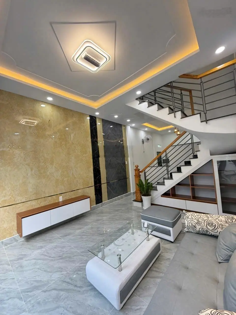 Bán nhà 4x10 m, nở hậu 6m, liền kề Gò vấp, vị trí trung tâm sầm uất nhất Q12.