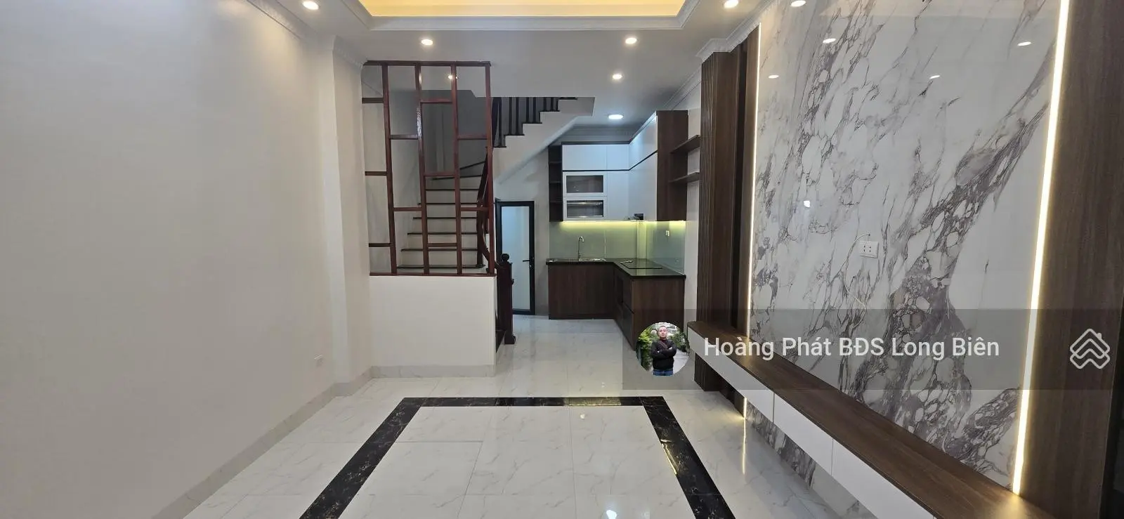 Bán nhà ngõ 206 Cổ Linh, đối diện siêu thị Aeon Long Biên. Full nội thất, ôtô đỗ cổng. LH0965858116