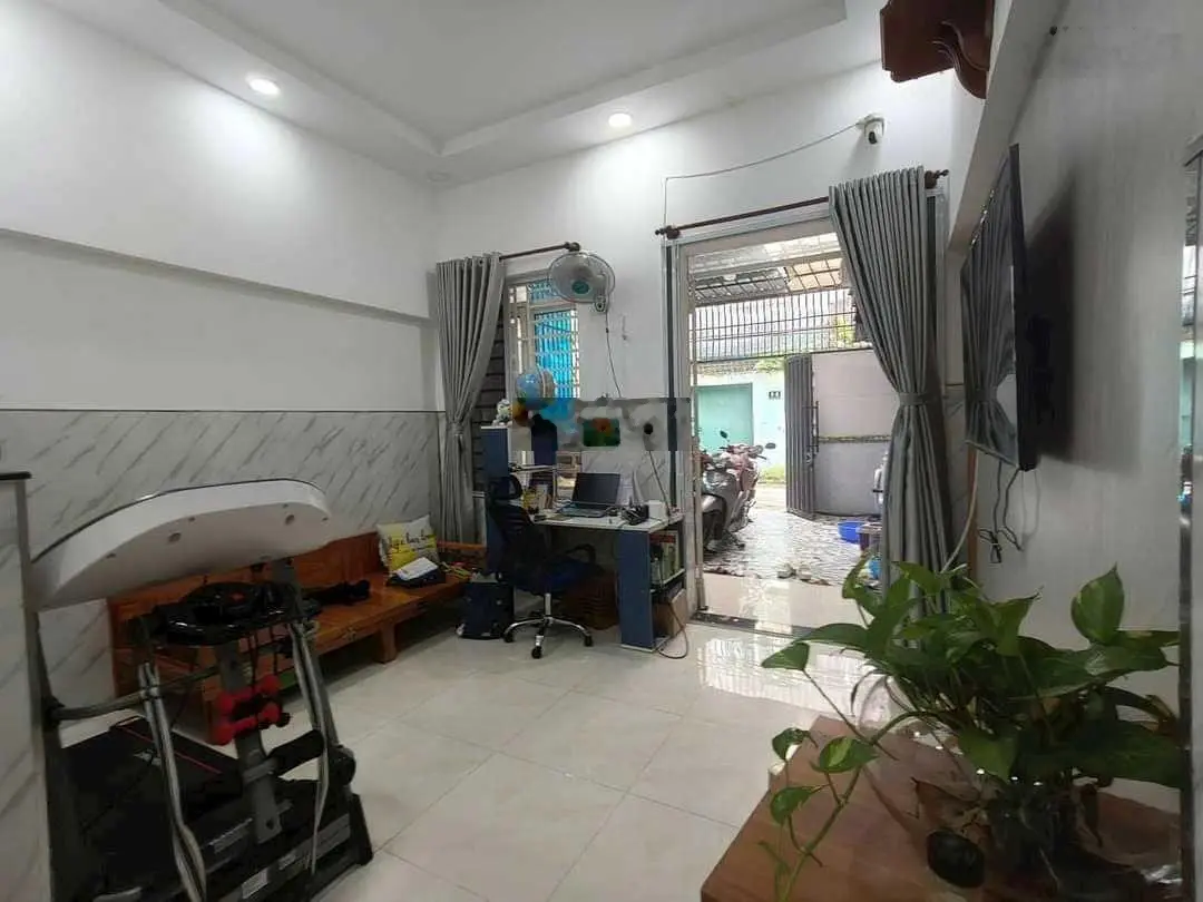 Chủ gửi bán căn nhà ngay chợ Hiệp Bình, 2 PN, DT 80m2, SHR, không lỗi phong thủy, giá 4 tỷ hơn.