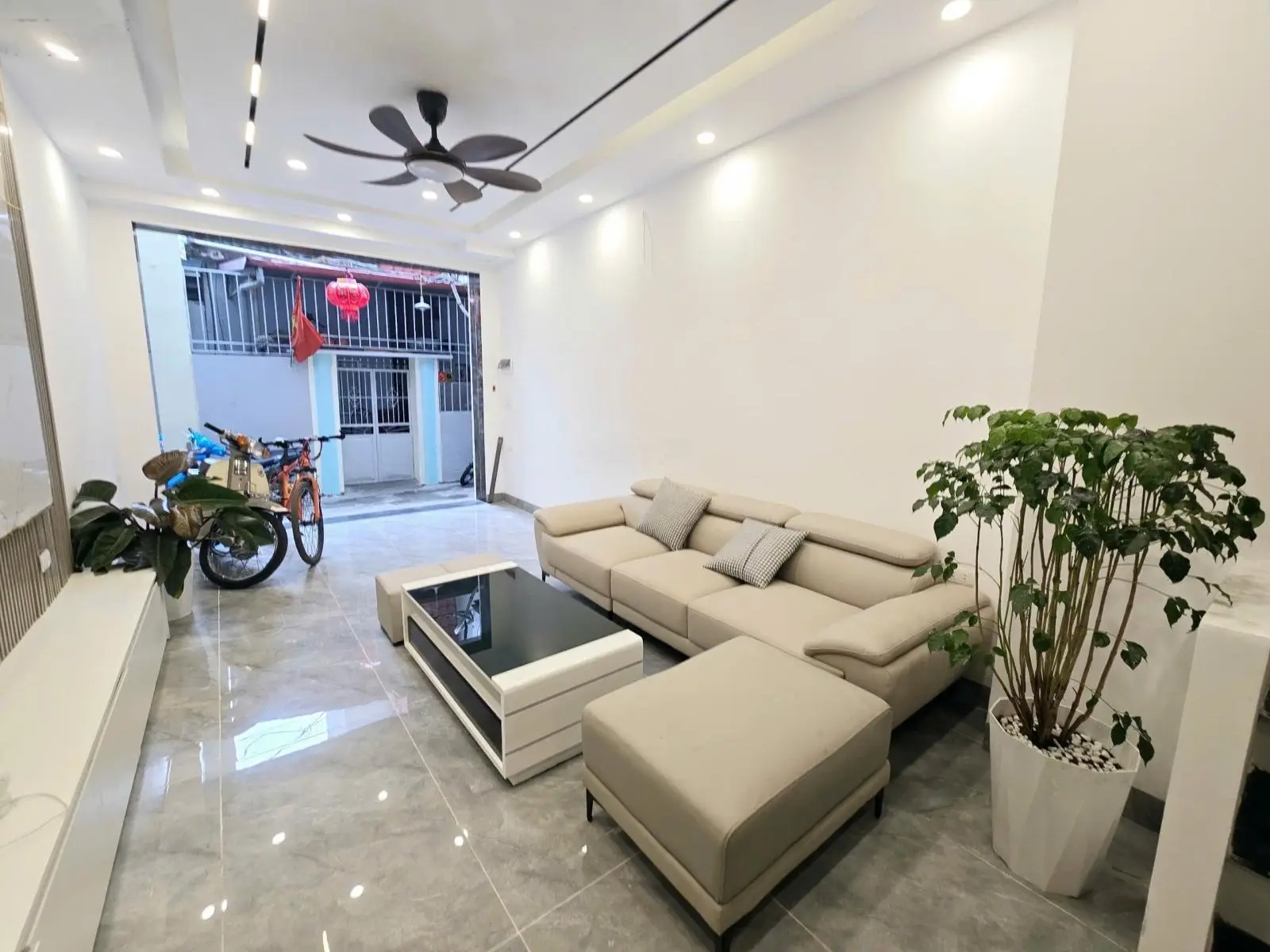 Siêu phẩm ngọc thuỵ vip - khu quân đội - full nội thất nhập khẩu - nhà mới koong -8,8 tỷ - ơ sướng
