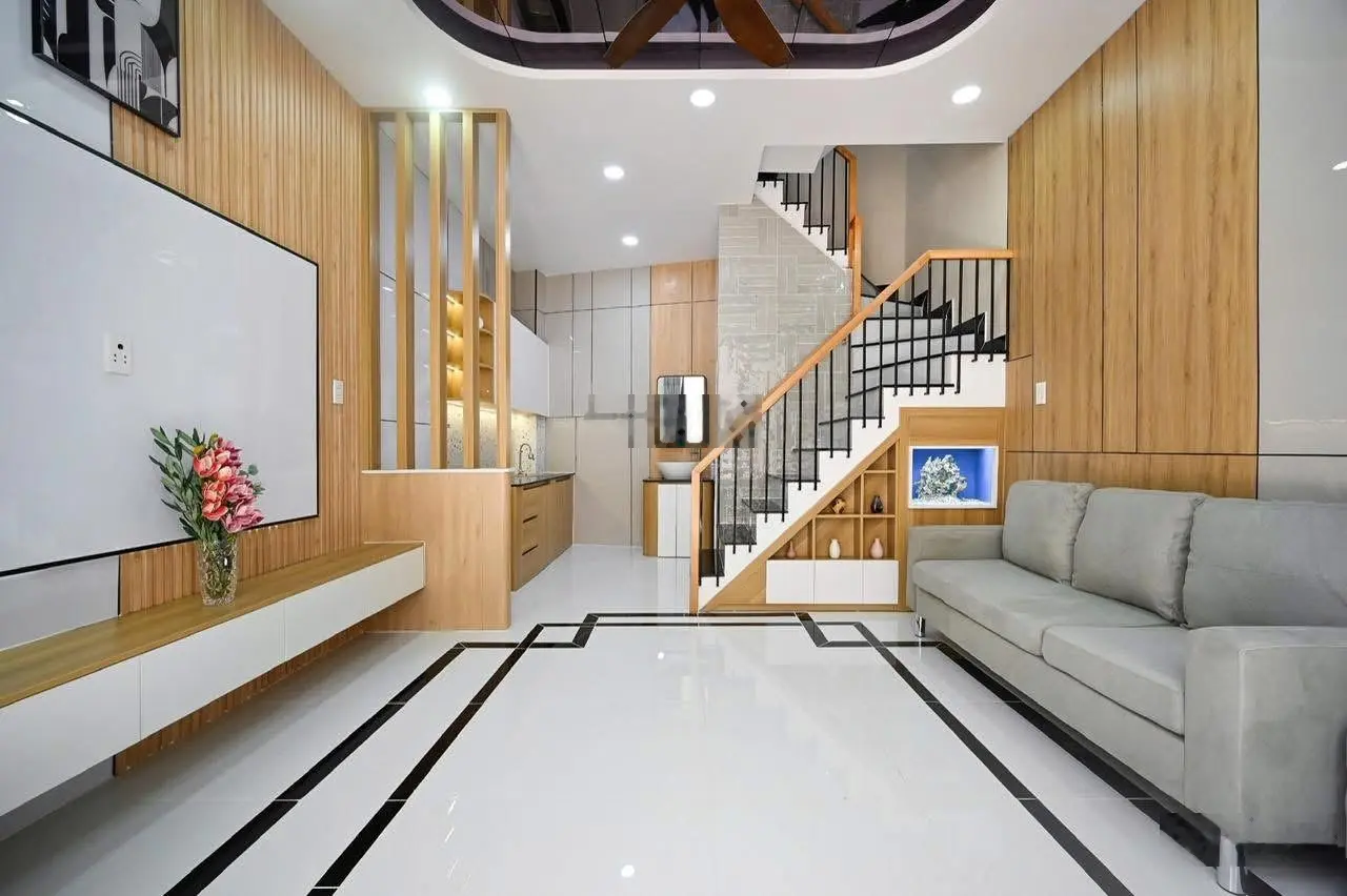 Chính chủ bán gấp nhà 2 lầu Đường số 8, phường 11, Gò Vấp, giá 3 tỷ 7, sổ hồng riêng, tặng nội thất