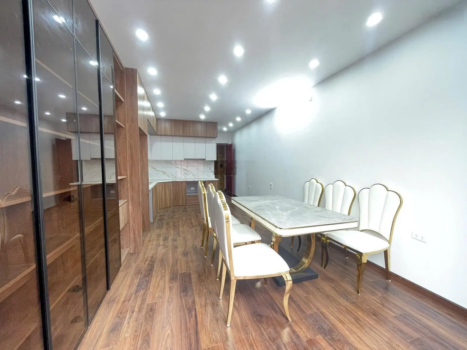 NHÀ MỚI ĐẸP - THANG MÁY - ÔTÔ VÀO NHÀ Phùng Chí Kiên - 45/50m2 / 6 t . mt 4 mét - 15 tỷ Cầu Giấy