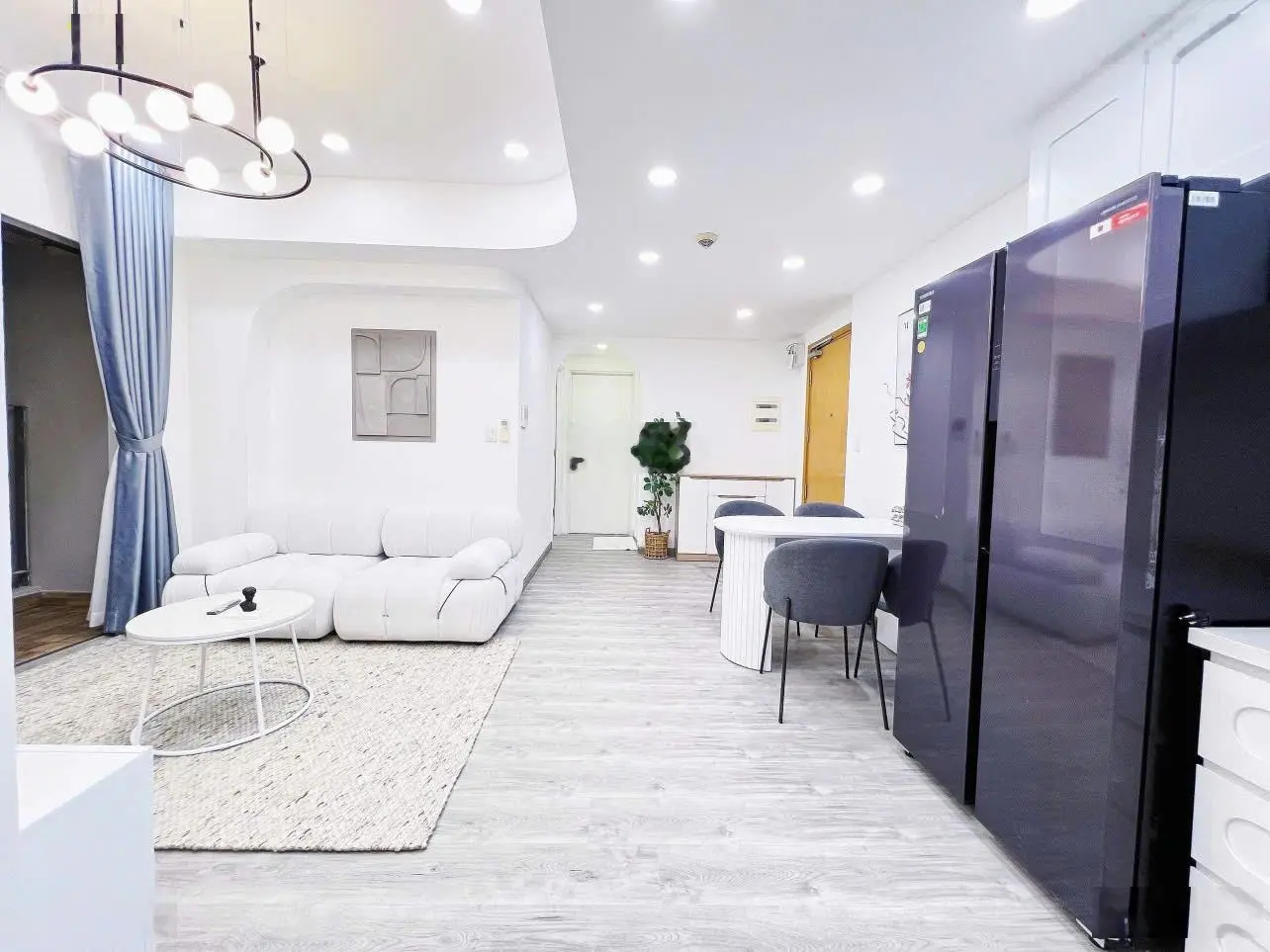 Cần tiền bán gấp căn hộ Mastrei Thảo Điền 2PN view tòa 81 tầng - chỉ 5.7 tỷ