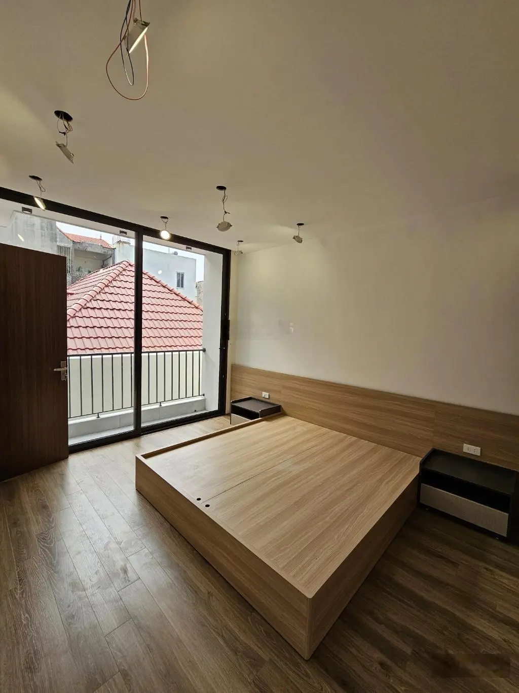 Nhà phố Việt Hưng lô góc - mua trực tiếp CĐT - hàng xóm Vinhomes ngõ nông sát mặt phố vỉa hè 5.5 tỷ