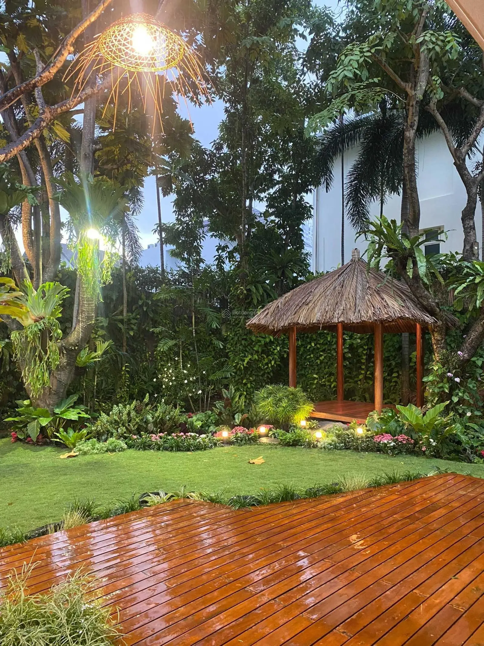 Bán tổ hợp 5 biệt thự rộng 3200m2 tại Thảo Điền 0909 924 ***