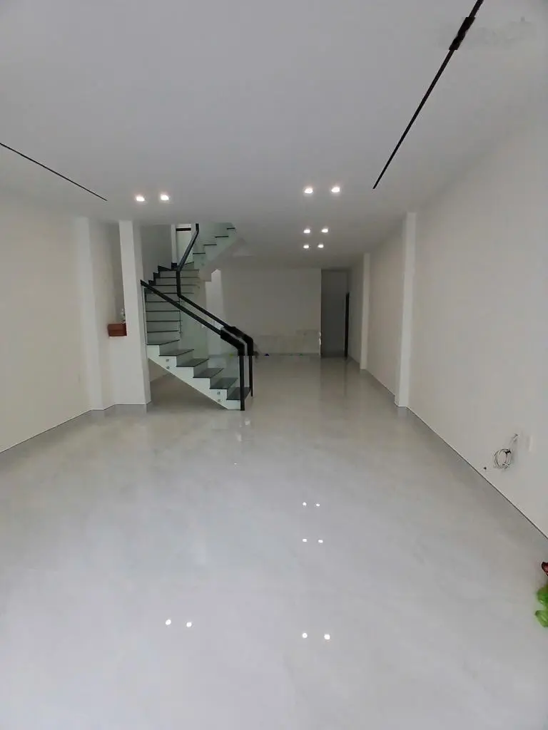 Ngay nhà máy ô tô Mercedes, cách mặt tiền Quang Trung 50m, HXH 90m2, 4,8m X 19m Chỉ có 7,9 tỷ