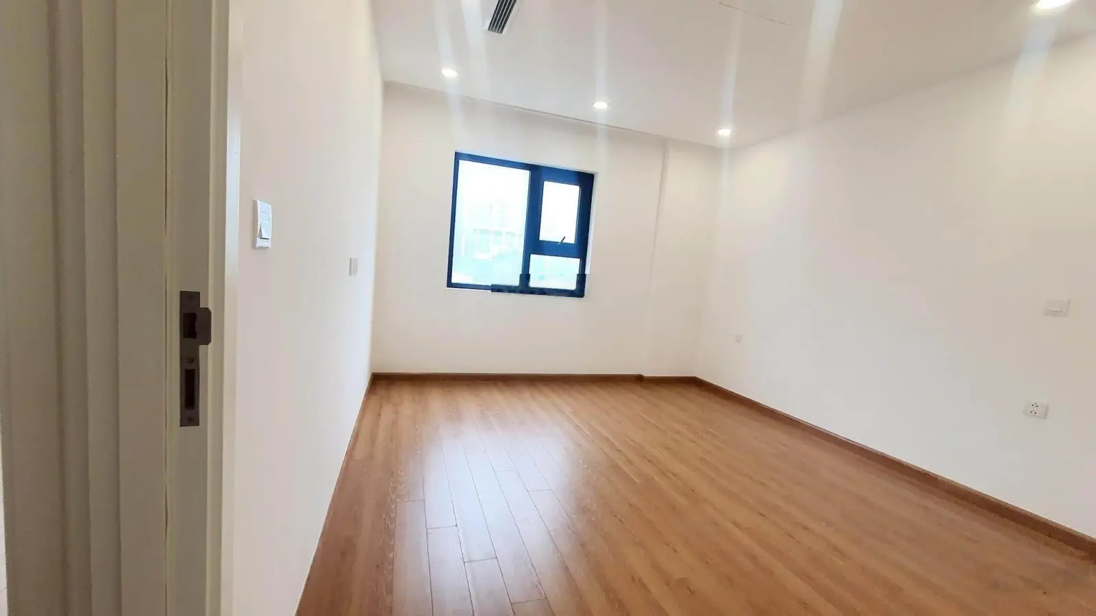 Căn hộ cao cấp, trung tâm Cầu Giấy, diện tích 140,5m2 - từ 52 triệu/m2, nhận nhà ở ngay