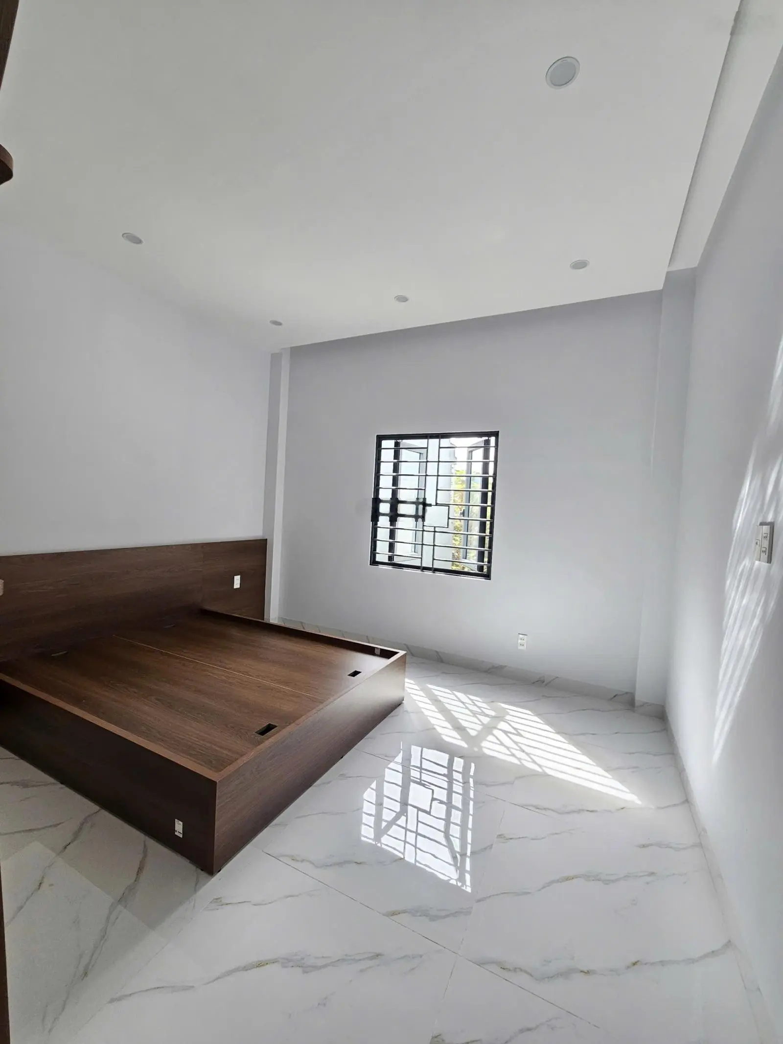 Nhà 60m2 3,95 tỷ TL full nội thất gần ngã tư Miếu Ông Cù 500m, p. Bình Chuẩn, Tp. Thuận An