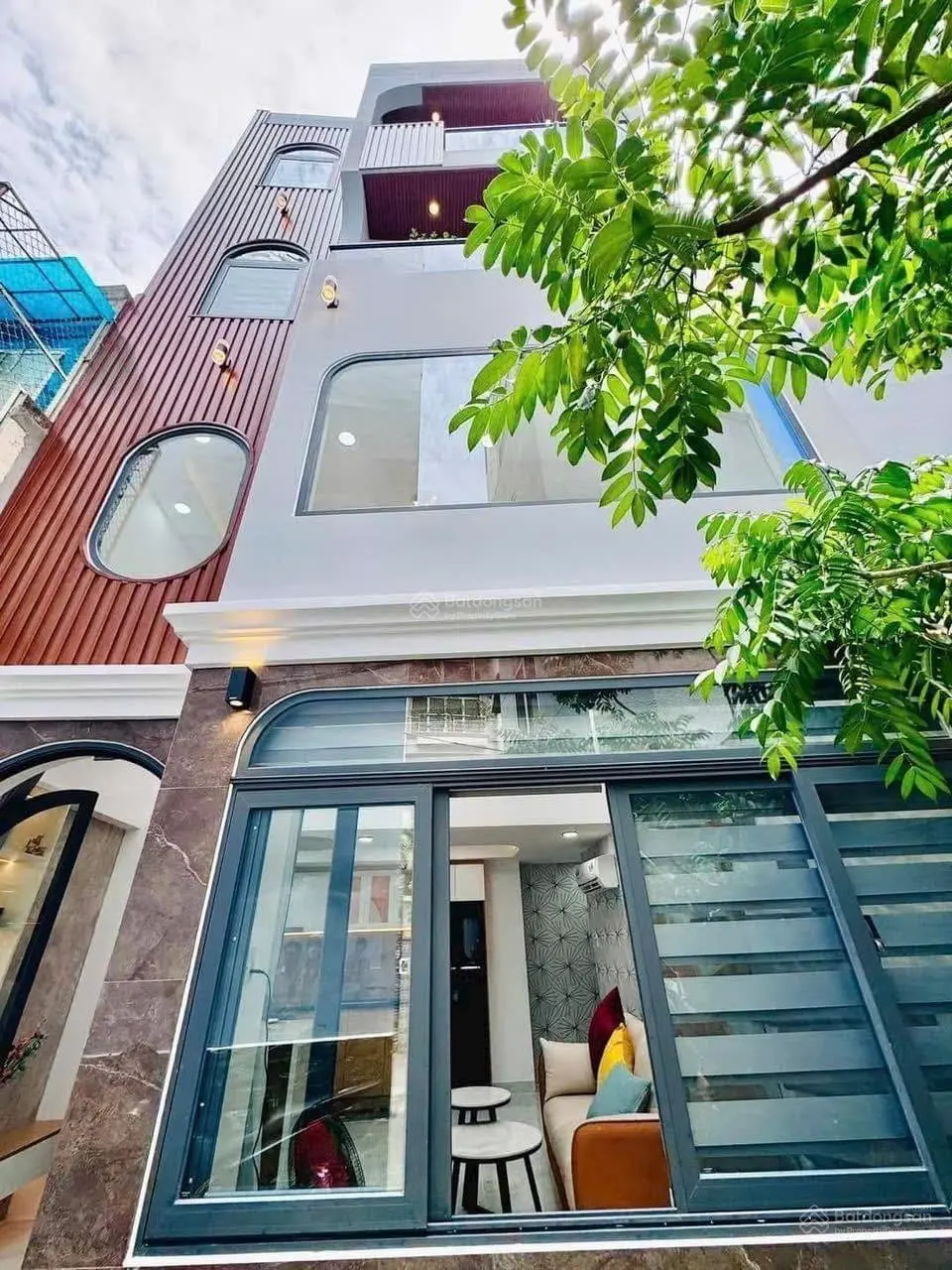 Giảm sâu 300tr nhà Lê Quang Định - 57m2 - Shr - đang thuê 25tr/ tháng
