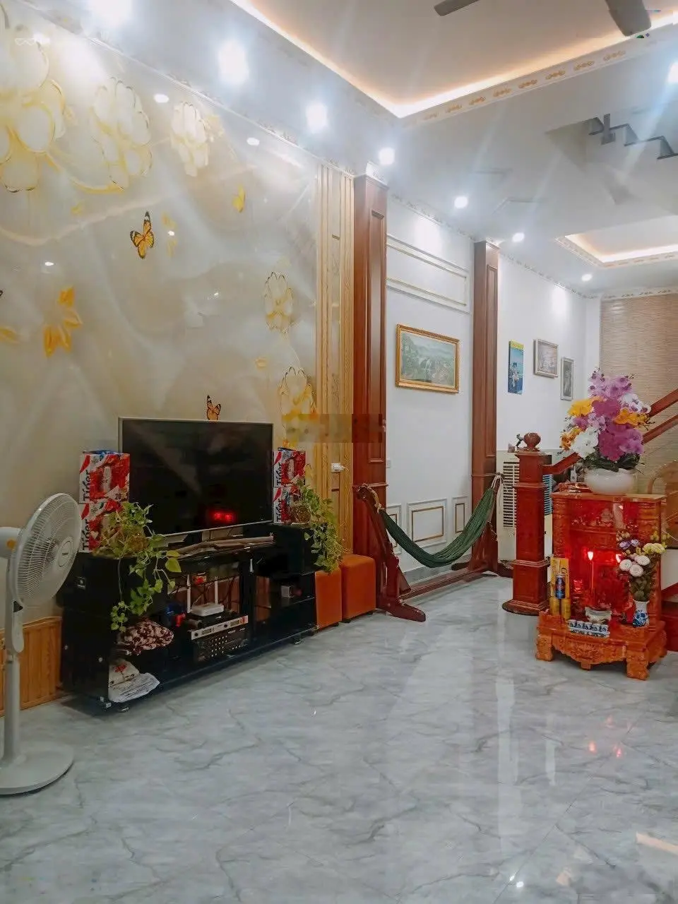 Nhà trệt - 2 lầu mới 95%. Gần chợ Dĩ An 1. Dt: 75m2. Đường 5m. Giá: 4.25 tỷ tl