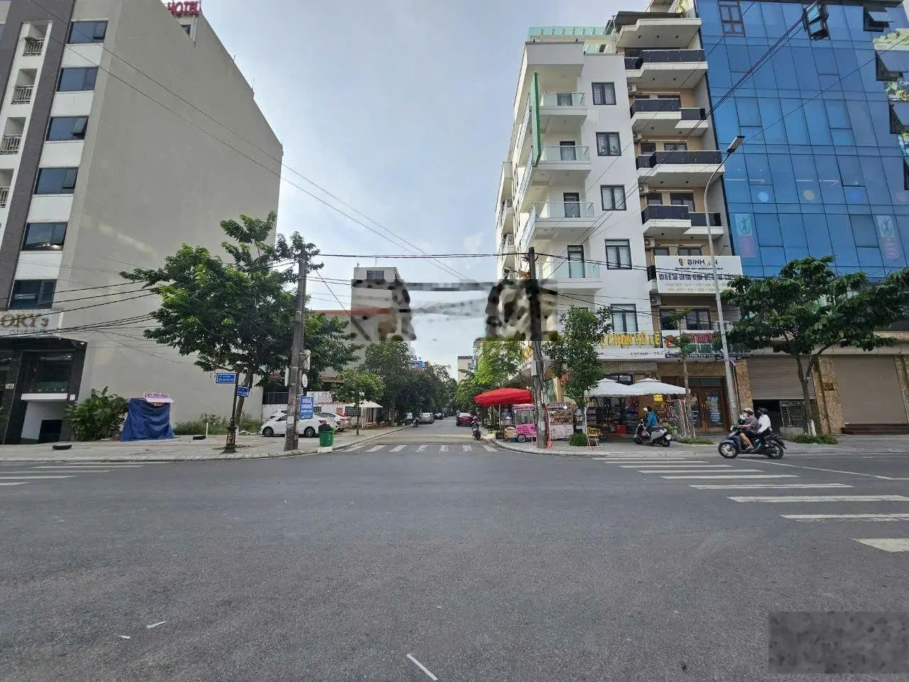Một căn nhà 7 tầng duy nhất mặt đường Ngọc Hân Công Chúa, áp ngay đường Ngô Tất Tố & Nguyễn Trãi