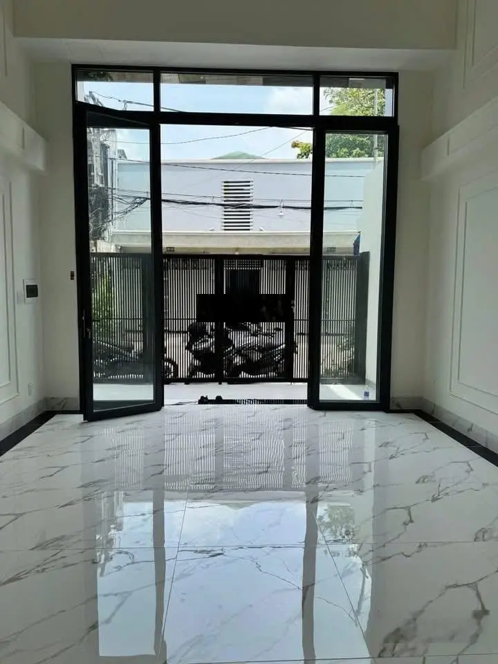 Nhà ngộp bán gấp DT 72,8m2/3tỷ380 Hoà Bình P5 Quận 11. Đang cho thuê 28tr/th gần CV nước Đầm Sen