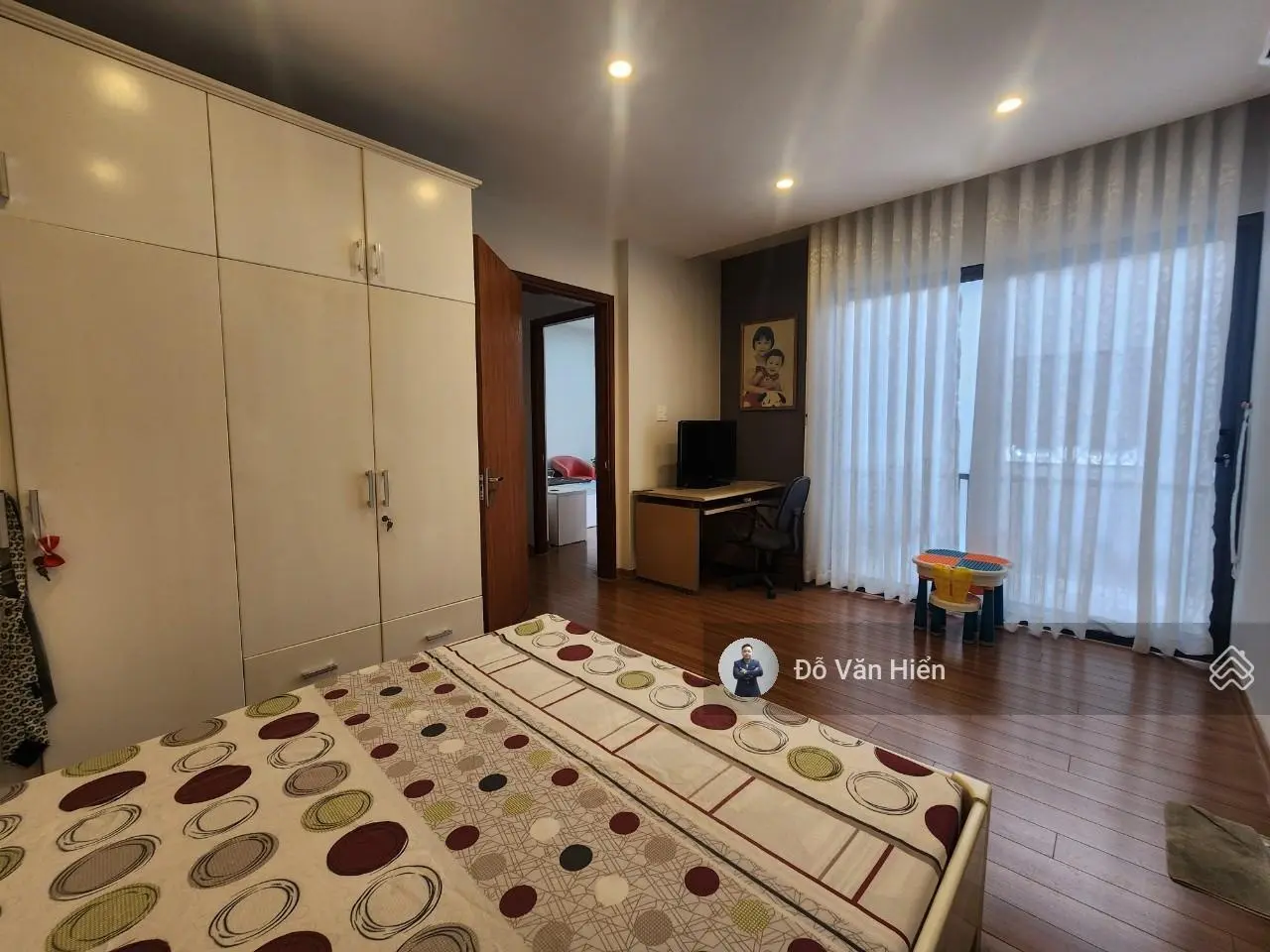 Nhà đẹp 2.5 tầng 3 mặt thoáng, mặt tiền 10m, gần cầu Tuyên Sơn, cách biển chỉ 600m